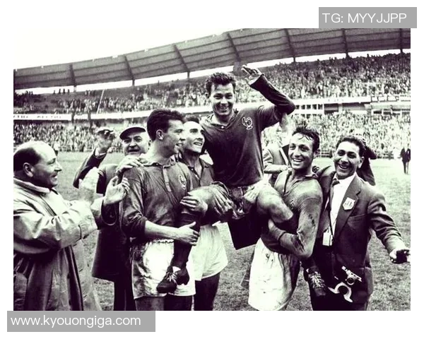 怀念刚逝世的足球明星他为世界足球留下的辉煌与传奇