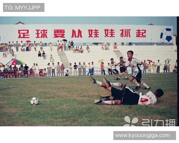 足球明星黄定欢的传奇人生与辉煌成就揭秘 足球明星黄定欢的传奇人生与辉煌成就揭秘